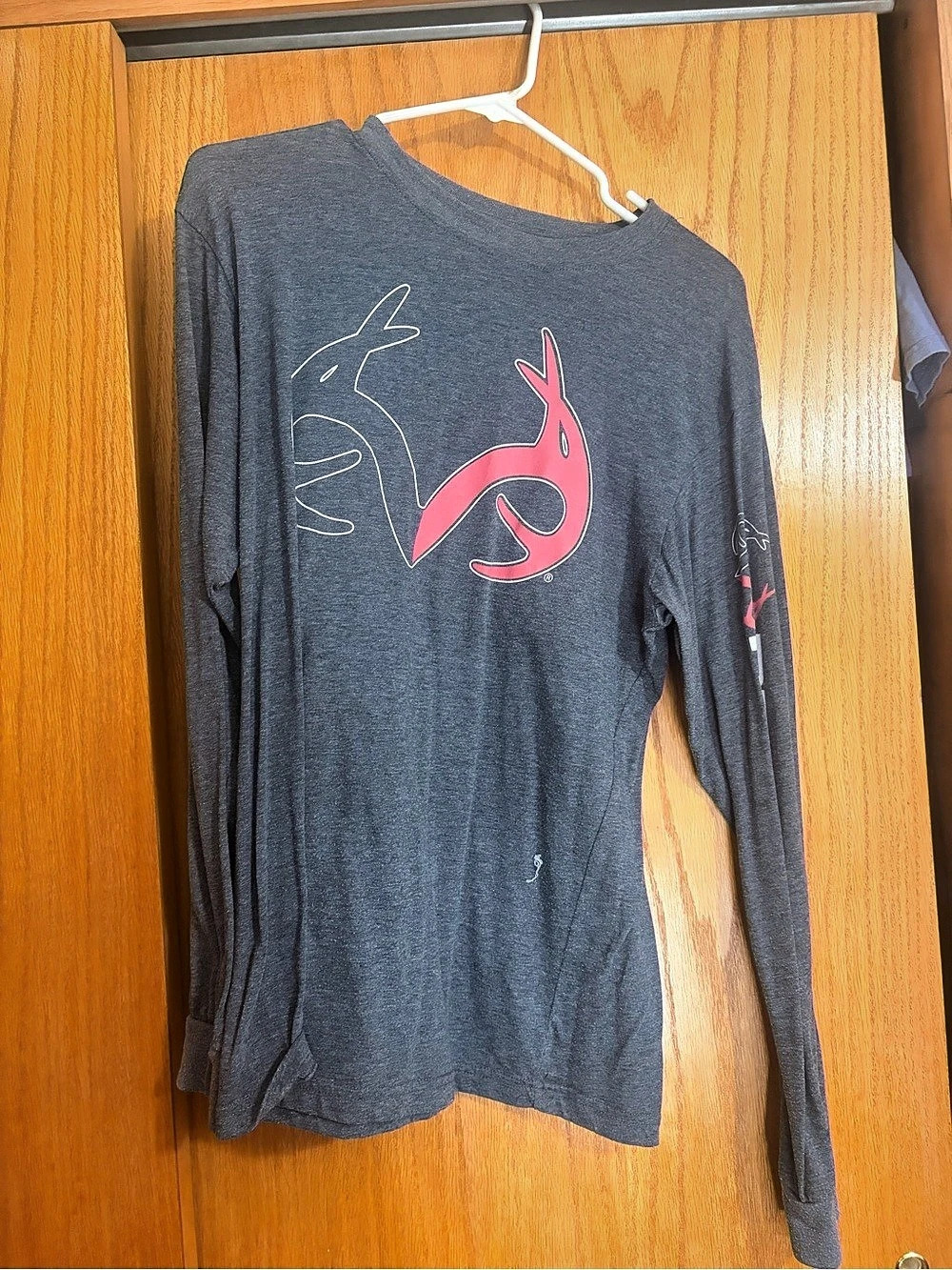 Long Sleeve Graphic Tee in Gray